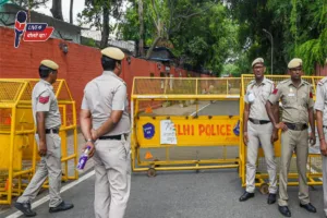 Delhi School Bomb Threat: दिल्लीतील 400 शाळांना बॉम्बने उडवण्याची धमकी; दहशतवादी कनेक्शन?