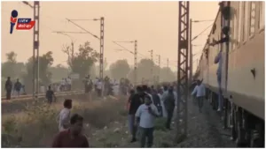 Devendra Fadnavis On Jalgaon Train Accident : जळगाव रेल्वे अपघातातील मृतांच्या कुटुंबीयांना 5 लाखांची मदत, मुख्यमंत्र्यांची घोषणा…